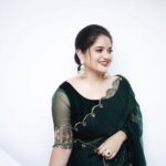 Shafna Instagram - Wearing my all time favourite @jazaashdesignstudio ‘s Dark Green Soft Organza saree♥️ Tganks a lot Jesitha for sending this beauty within a short time period!!! I love you♥️ @jazaashdesignstudio Accessorised by everyone’s favourite @pureallure.in Thankyou so much di for this prettiest earrings 🤩 Clicked by my darlo @aashiq.aashii @the.spark.stories 😎