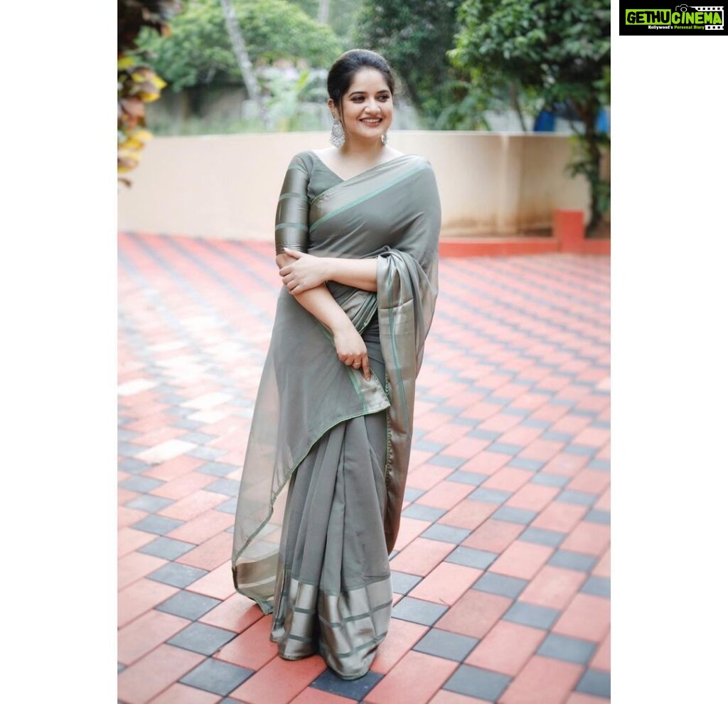 Shafna Instagram - Just flaunting my Sea green skyla georgette saree from @_taaishbythasnimsalam_ 💚 Earrings from @trinetra_collections 💚 Clicked by @aashiq.aashii @the.spark.stories 💚 #ootd #picoftheday #memyself #taaish #trinetra #myhome