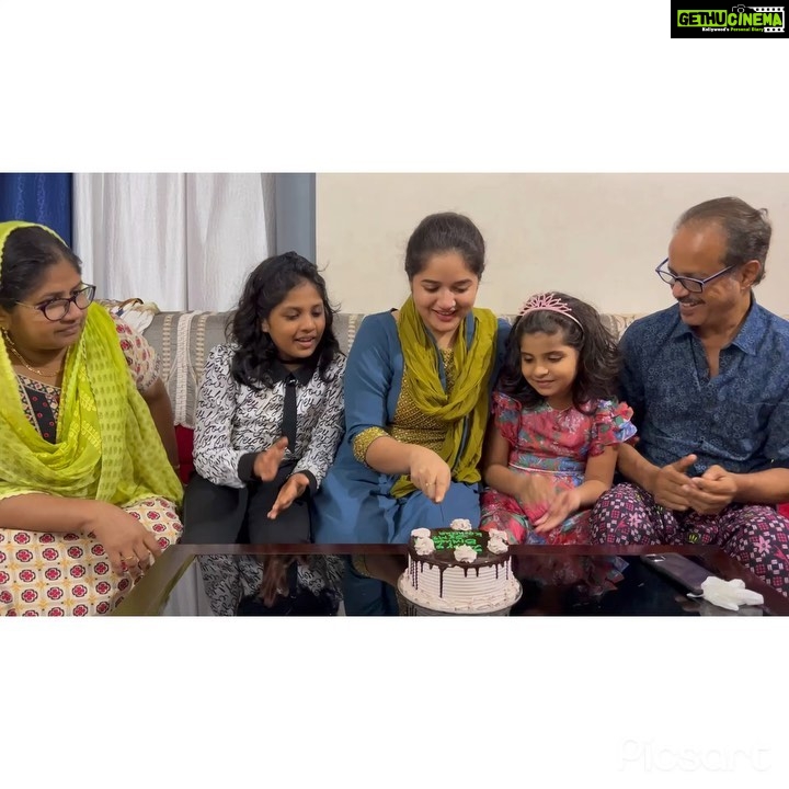 Shafna Instagram - Blessed!!! A surprise Birthday celebration with my family…. Was really unexpected because it was kind of early, before I leave them for my shoot….Blessed to be around them… I love you all… thankyou for making my birthday special…♥️ @nizamudeenabubacker @nizamshahida @shabna_sunaj @shainasnizam @sunajsini ♥️♥️♥️