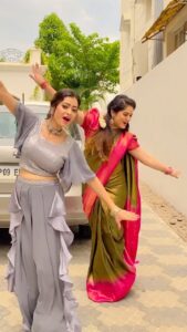 Shafna Instagram - Some fun time at location!!! Sathya Kaveri.. Dancing to the rain song without rain🤪

Costume @laxmikrishnaofficial ❤️

#sowmyasharada 
#reels #barsoremegha #reelitfeelit #dancereels #srimanthudu #sathya #kaveri #reelkarofeelkaro #explore #remixonreels