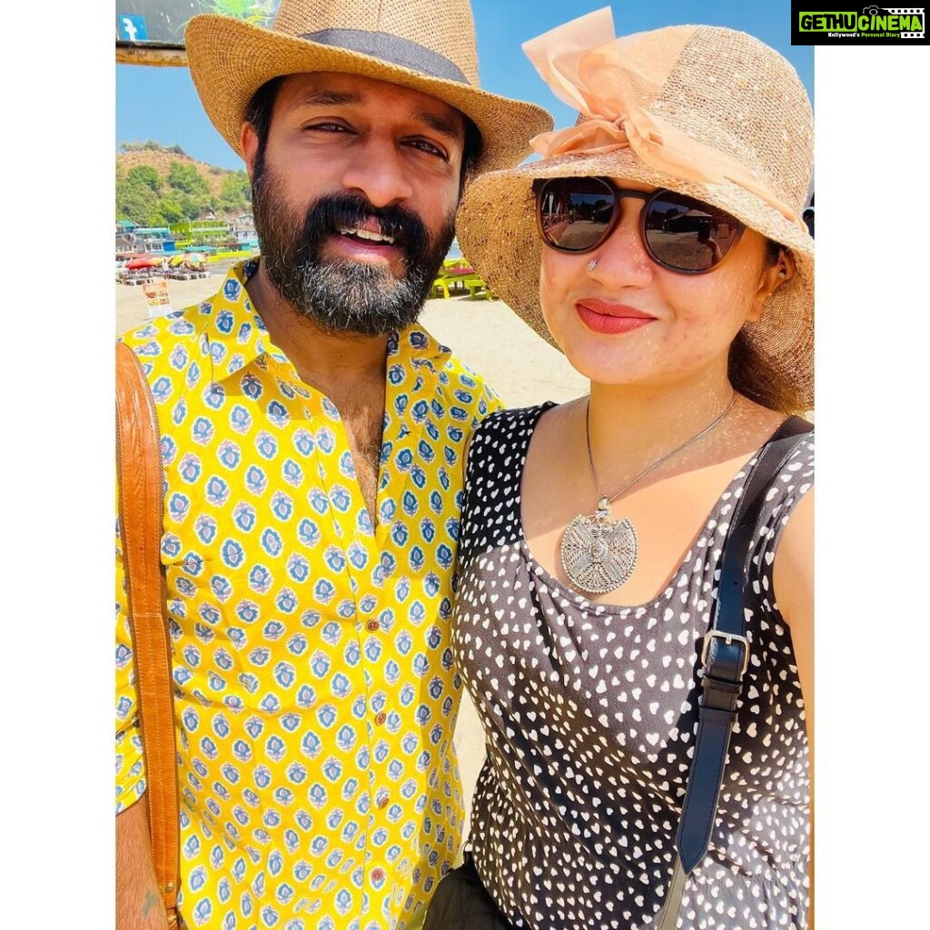 Shafna Instagram - When at Goa!!! @sajinsajin_ 👽♥ #goadiaries🌴 #goanvibes #ourtime #dayswellspent #togetherforever #travelpartner #secondhome #goa #👽 #♥