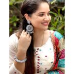 Shafna Instagram – Another styling of the white anarkali with bandhani dupatta by @aathvyavastra Along with Dabi kundan black metal earrings and silver lookalike openable bangles from @aathvya ❤️

I must definitely mention the quality of the accessories am wearing!!! They are strong and comfortable to wear.. @aathvya

Clicked by darling brothar @aashiq.aashii @the.spark.stories