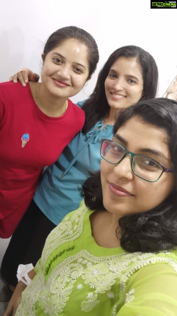 Shafna Instagram - That’s how my PRF went at @aekaholisticskinclinic !!! @_dr_reshma_a_raheem_ took too much care for not making it much painful !!!! Am really waiting to be there for my next session!!!! And I must say the result is amazing… my hairfall have reduced a lotttt!!!! For all those suffering from hair loss and hair thinning, do visit @aekaholisticskinclinic , Trivandrum ,and you get the best treatments 👍🏻