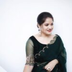 Shafna Instagram - Wearing my all time favourite @jazaashdesignstudio ‘s Dark Green Soft Organza saree♥️ Tganks a lot Jesitha for sending this beauty within a short time period!!! I love you♥️ @jazaashdesignstudio Accessorised by everyone’s favourite @pureallure.in Thankyou so much di for this prettiest earrings 🤩 Clicked by my darlo @aashiq.aashii @the.spark.stories 😎