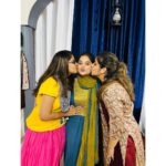 Shafna Instagram - Blessed!!! A surprise Birthday celebration with my family…. Was really unexpected because it was kind of early, before I leave them for my shoot….Blessed to be around them… I love you all… thankyou for making my birthday special…♥️ @nizamudeenabubacker @nizamshahida @shabna_sunaj @shainasnizam @sunajsini ♥️♥️♥️