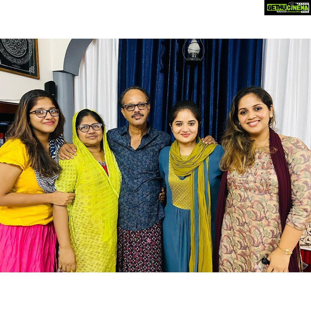 Shafna Instagram - Blessed!!! A surprise Birthday celebration with my family…. Was really unexpected because it was kind of early, before I leave them for my shoot….Blessed to be around them… I love you all… thankyou for making my birthday special…♥️ @nizamudeenabubacker @nizamshahida @shabna_sunaj @shainasnizam @sunajsini ♥️♥️♥️