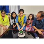 Shafna Instagram - Blessed!!! A surprise Birthday celebration with my family…. Was really unexpected because it was kind of early, before I leave them for my shoot….Blessed to be around them… I love you all… thankyou for making my birthday special…♥️ @nizamudeenabubacker @nizamshahida @shabna_sunaj @shainasnizam @sunajsini ♥️♥️♥️