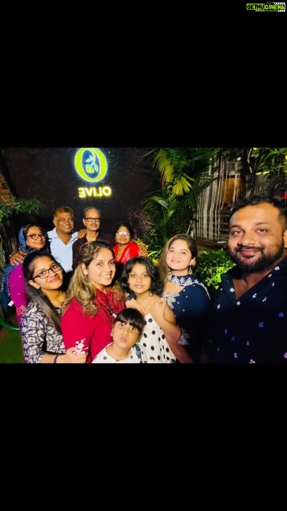 Shafna Instagram - Family!!!! Where we be the good soul🥰♥ @nizamudeenabubacker @nizamshahida @shabna_sunaj @shainasnizam @sunajsini @nishanth_mobilephotography