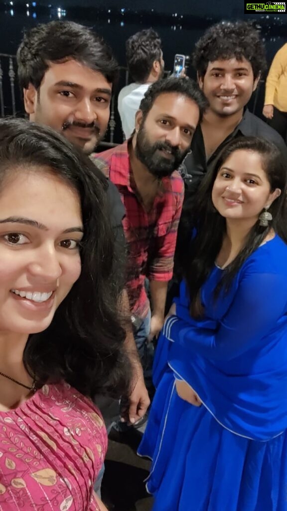 Shafna Instagram - When people with same mental disorder meets and becomes the most craziest friends 🤪 Me & @sajinsajin_ with My inter state Family ♥ @sowmya.sharada @bhoomireddyvenkat_official @keerthana_venkat_2304 @actor_nandu @soumya_kandala Missed you appa @actor_dwarakesh ♥ #friends #friendshipgoals #friendsfromotherstates #extendedfamily #♥