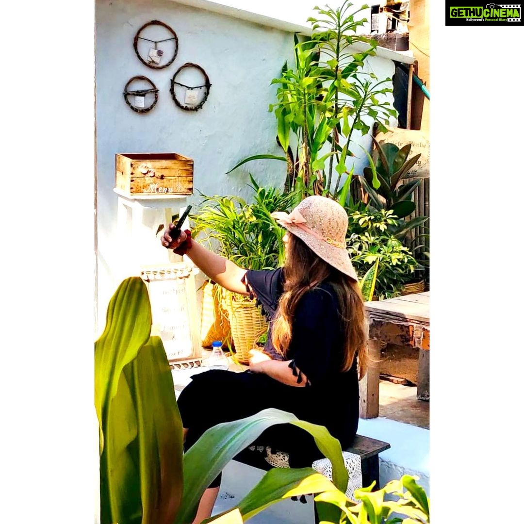 Shafna Instagram - The best version of you is in your hands!!!🤩 And they’re called Selfies!!🤪 Candids by @sajinsajin_ 👽 #travelphotography #timeofjoyandhappiness #lovetotravel #itcompletesme #goantime #goadays #loveandhappiness #moveyouforward #stayhappy #happyvibes