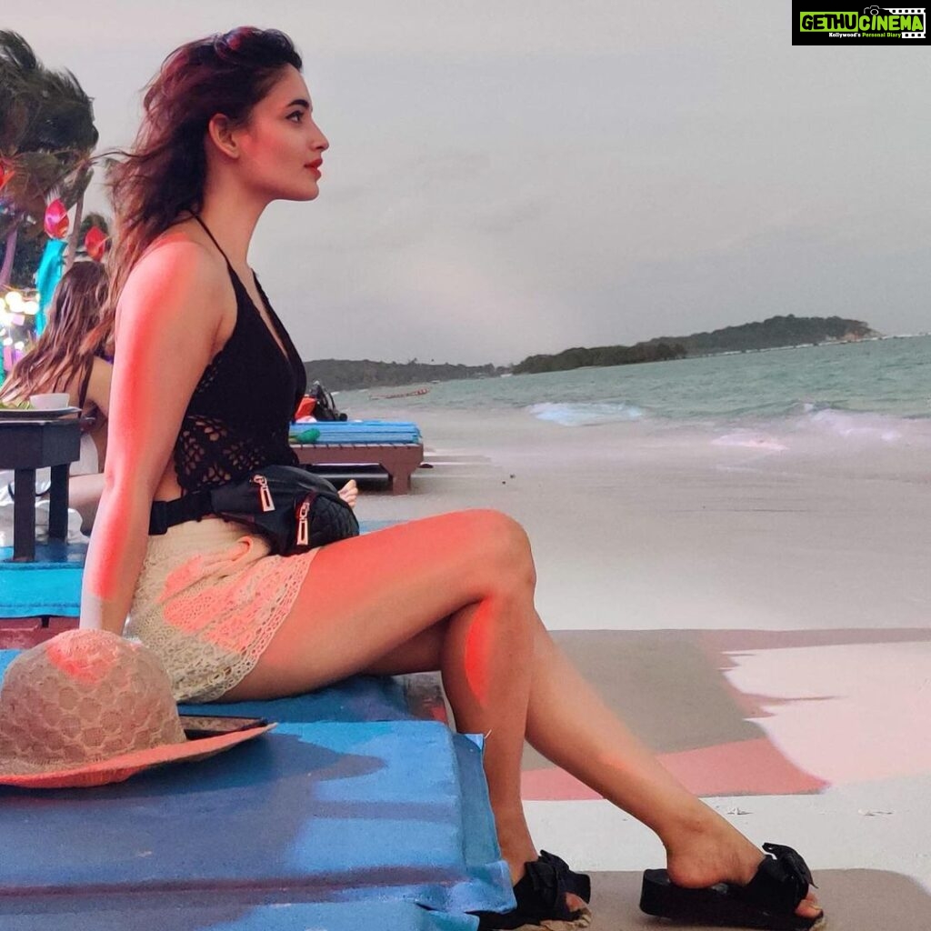 Shagun Sharma Instagram - Where id rather be 😑💜 #explore #exploremore #trend #trending #viral #viralpost #shagunsharma #beach