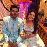 Shagun Sharma Instagram - Gaur se dekhiye iss insaan ko @jaysoni25 😝 zabardasti pics bhi lo, reels b banwao, uff kitna thak jaati hu Mai !!!!! @starbharat at 8:00 pm Sasural Genda phool2 #Tishaan #titli #shagunsharma #explore #trending #fyp #viral Mumbai, Maharashtra