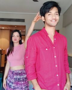 Shagun Sharma Instagram - Kuch zyada hi ache pose kar diye humne 😂😂😂🤭🤭😅🤣🤣🤣 @rajatverma05  Lambu 

#sonu #kartik #IshkParZorNahin #Shagunsharma 
@sonytvofficial