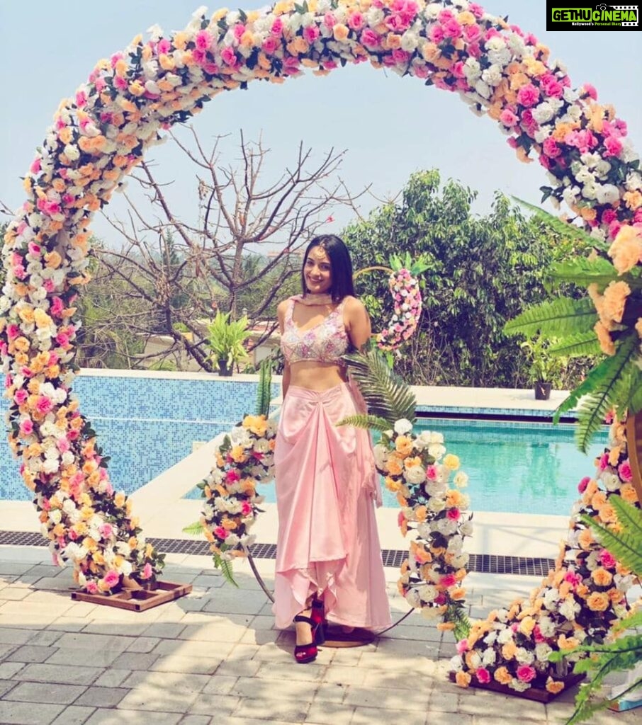 Shagun Sharma Instagram - 💖💖💖💖 #explorepage #explore #indianwear #Sangeet #Sonu #Shagunsharma #IshkParZorNahin #viralpost #viralmore #viralinstagram #discoverpage #exploremore