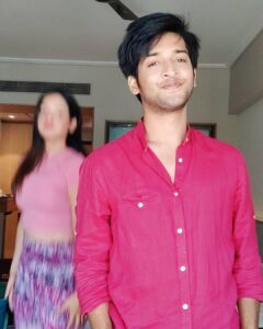 Shagun Sharma Instagram - Kuch zyada hi ache pose kar diye humne 😂😂😂🤭🤭😅🤣🤣🤣 @rajatverma05  Lambu 

#sonu #kartik #IshkParZorNahin #Shagunsharma 
@sonytvofficial