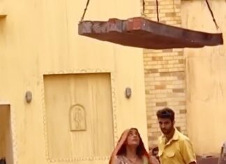 Shagun Sharma Instagram - Scene that didnt make it to the telecast n i found it online so thought of sharing ❤️ Jahan mai Ghayal ho gaii thi🤪😜😝😂 Keep watching Harphoul Mohini on @colorstv At 9:00pm Mon-Friday And Anytime on @voot @zebbysingh ☺️ Mumbai, Maharashtra