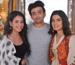 Shagun Sharma Instagram - Kashvi- Kuch kuch hota h Arjun tum nahi samjhoge 
Arjun - kuch kuch hota h Mahima tum nahi  samjhogi.
Mahima - Kuch kuch hota h Prady tum nahi samjhoge.

Le audience - Hum samajh gaye👻🤣 
Yeh Hai chahatein only on @starplus  at 10:30 pm 

#kashvi #arjun #mahima #arshvi #yhc
@pravisht_m 
@muskaankataria