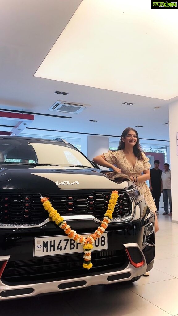 Shagun Sharma Instagram - Thankyou God 💜 I always dreamt of having my own car and today I finally came true. Thankyou mom dad Gittu for being there and being supportive of me n my career. This one if for the entire Family Love you and Wohooooooo !!! @yaaneeabharadwaj @sushmasharma04 n Paa Niranjan Sharma who is not on IG. So damn Happy 💜🧿 Mumbai, Maharashtra