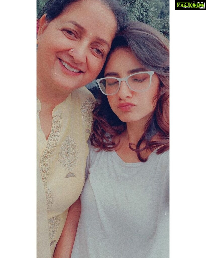 Shagun Sharma Instagram - Happy Birthday Golu Polu AKA MOMMA AKA @sushmasharma04 🤗🤗🤗 ❤️❤️🥰😘. My mom who sometimes gets angry with me Sometimes gets upset, sometimes Emotional but amongst all this she never loses the Love that she has, the one who binds our family together and Keeps us all happy and well fed. Who gets up at 5am to pack my Lunch for my early work shifts. Stays up to make sure am Home n Not hungry ❤️🤗 Thankyou Momma Love you 🤗❤️ Happy happy happpyyyyyy BIRTHDAAAAAY ❤️❤️❤️ Mumbai, Maharashtra