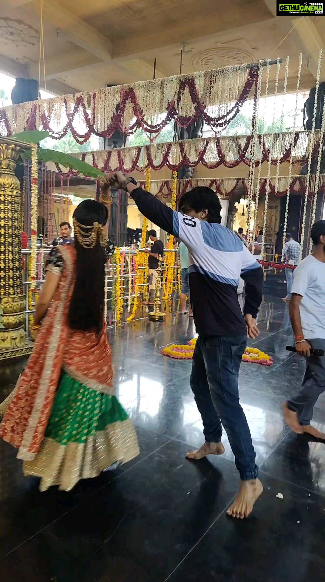 Shagun Sharma Instagram - Bueatiful place ❤️ ❤️ with a perfect song & partner @shagun__sharma #harphoulmohini #choreography❤️ #colors #keepwatching #9pm #kesariya #kerala #temple #colors @colorstv