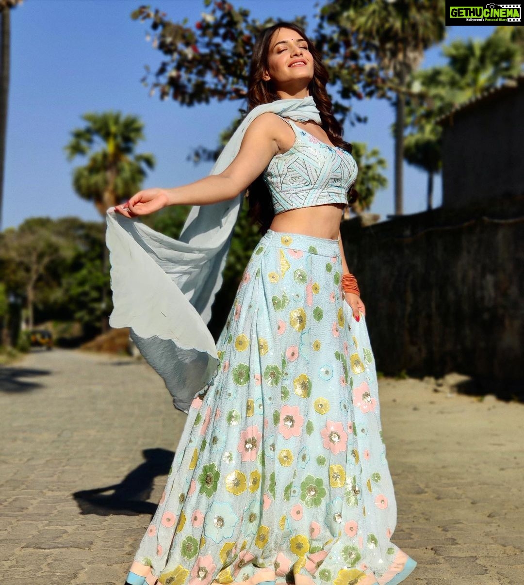 Shagun Sharma Instagram - I know!!!! I lOVE IT TOO 💙💙 Outfit by : @charismabyanumehra Styled by: @partho_ghoshal Sasural Genda phool2 @starbharat #titli #shagunsharma #shoot #work #happy #sgp2 #trending #fyp #viral #foryou #love #blessed Mumbai, Maharashtra