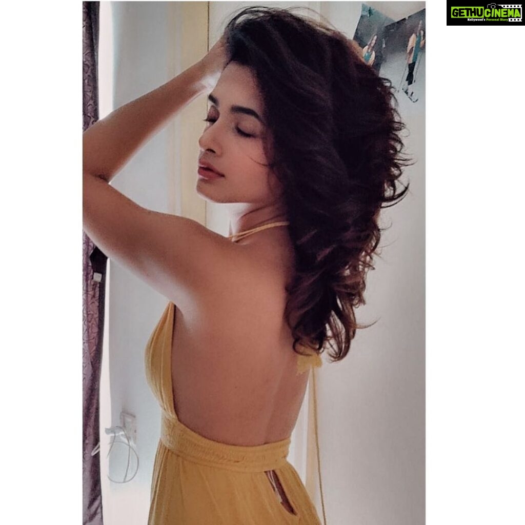 Shagun Sharma Instagram - Reminiscing 💛🧡 #yellow #gown #shagunsharma #feels #explore #trending #fyp #viral Mumbai, Maharashtra