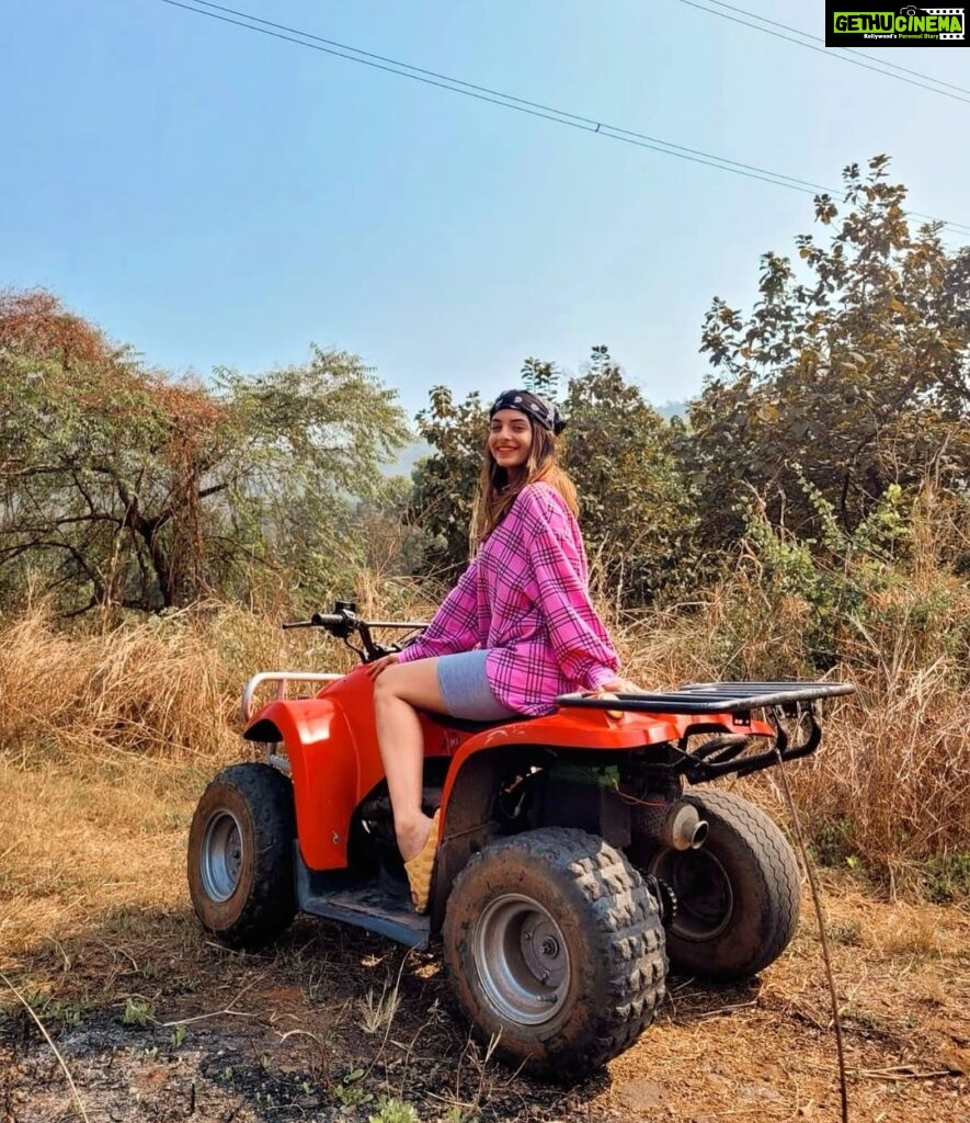 Shagun Sharma Instagram - ABCDEFG I HAVE TO GO 😝😝😝😝🏃‍♀ #fun #vacay #mykindaplace #happiness #blessed #grateful #love #pink #atvride #shagunsharma #love #ig #explore Lakeside Boheme Inn