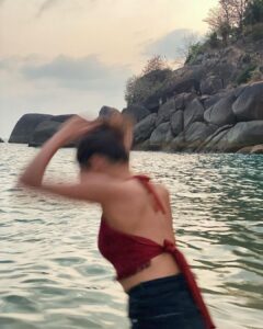 Shalini Pandey Instagram - High tan Standards ✌🏽
#beachlife #waterbaby