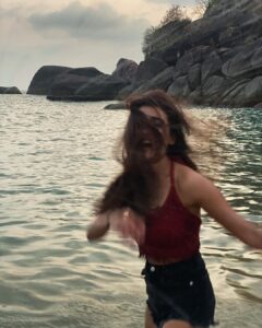 Shalini Pandey Instagram - High tan Standards ✌🏽
#beachlife #waterbaby