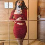 Shalini Pandey Instagram - Little self love and an odd mirror selfie🫶 #ontobetterthings #ootd