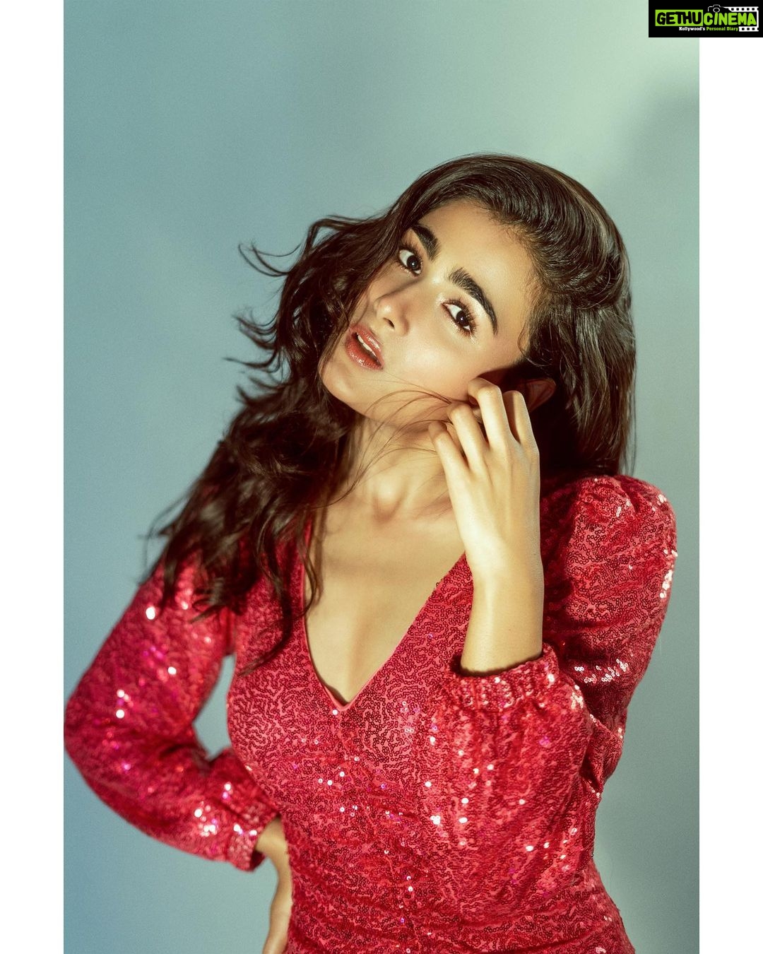 Shalini Pandey Instagram - Vibing with the music inside my head ☺️🎶