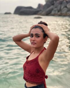 Shalini Pandey Instagram - High tan Standards ✌🏽
#beachlife #waterbaby