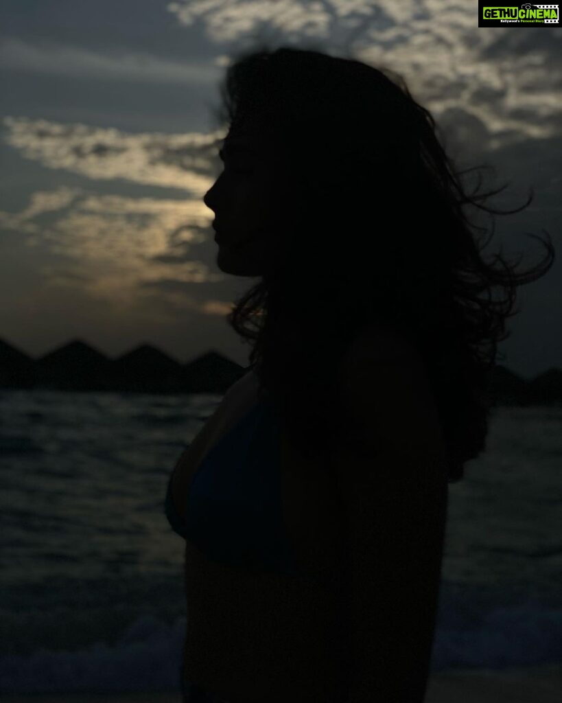 Shalini Pandey Instagram - In a world of my own🎈 #throwback #mood #memories #waterbaby #missing #takemeback