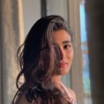 Shalini Pandey Instagram - Hello 2023, May all of us have more kindness, warmth, unbiased love, mutual respect, animal love and sympathy, compassion, resilience & passion amongst each other. Let’s work towards achieving our dreams, overcoming our illnesses and being plain…..HUMAN:)🙃 #happynewyear #2023 🤍