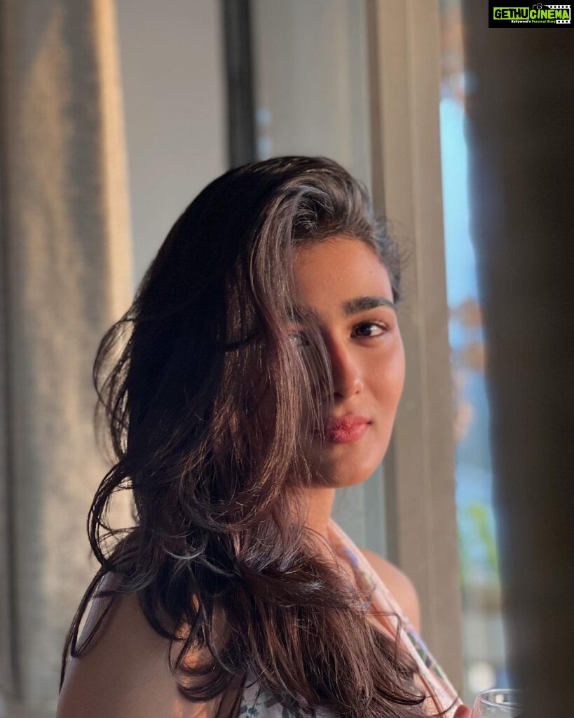 Shalini Pandey Instagram - Hello 2023, May all of us have more kindness, warmth, unbiased love, mutual respect, animal love and sympathy, compassion, resilience & passion amongst each other. Let’s work towards achieving our dreams, overcoming our illnesses and being plain…..HUMAN:)🙃 #happynewyear #2023 🤍