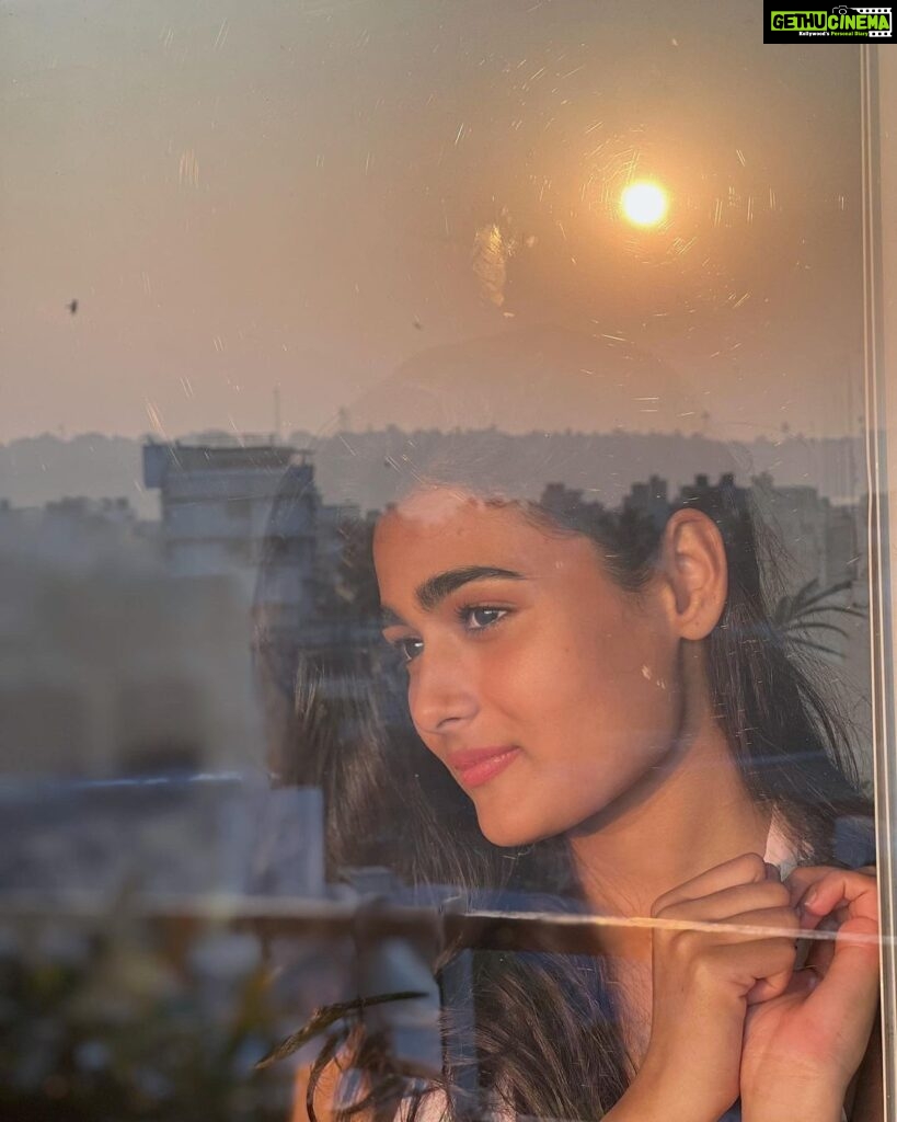 Shalini Pandey Instagram - Hello 2023, May all of us have more kindness, warmth, unbiased love, mutual respect, animal love and sympathy, compassion, resilience & passion amongst each other. Let’s work towards achieving our dreams, overcoming our illnesses and being plain…..HUMAN:)🙃 #happynewyear #2023 🤍