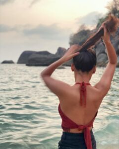 Shalini Pandey Instagram - High tan Standards ✌🏽
#beachlife #waterbaby