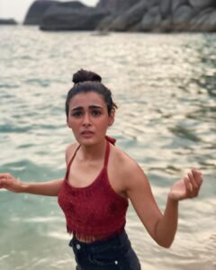 Shalini Pandey Instagram - High tan Standards ✌🏽
#beachlife #waterbaby