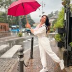 Shama Sikander Instagram - Thinking about the soothing Italy rains ☔️ while doing an ice spa in Mumbai’s Summer 🧊☀️🧖🏻‍♀️ #glowgetter . . #summervibes #tbt #Italy #goodtimes #selfcare #shamasikander #goodmorning