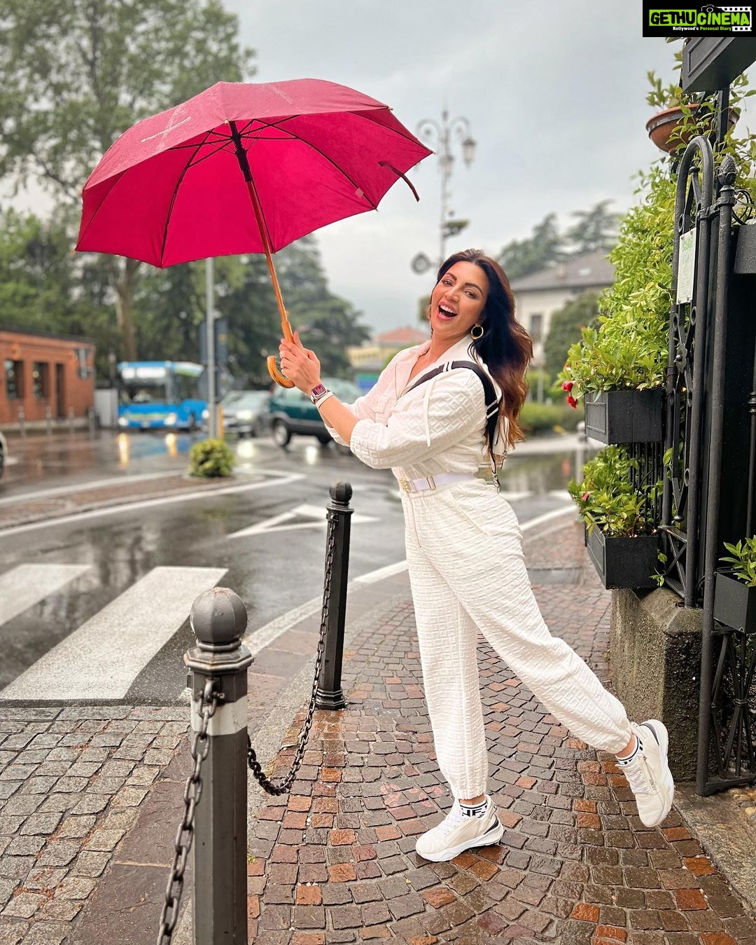 Shama Sikander Instagram - Thinking about the soothing Italy rains ☔️ while doing an ice spa in Mumbai’s Summer 🧊☀️🧖🏻♀️ #glowgetter . . #summervibes #tbt #Italy #goodtimes #selfcare #shamasikander #goodmorning