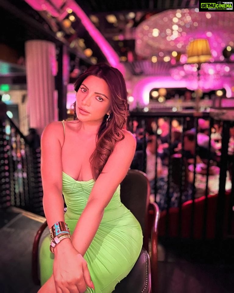 Shama Sikander Instagram - What's For The Dinner? . . . #takemeback #fashioninsta #vibes #weekend #stylefashion #fashionphptography #travelphotography #actorslife #shamasikander