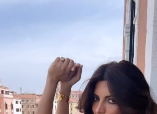 Shama Sikander Instagram - Chalo apna koi trend banayein….😎. #taal #taalsetaalmila #trending #trendingreels #trendingsongs #lovethis #bollywood #bollywoodtrends #bollywoodactor #actorslife #lifeislove #iamlove #iamlight #shamasikander Venice, Italy