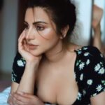 Shama Sikander Instagram - SundayzZz are for day dreaming and channelising yourself for the new weeks to come #happysunday everybody ✨🖤 . . #love #light #shamasikander