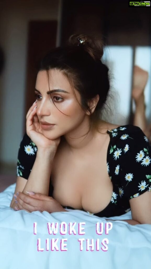Shama Sikander Instagram - SundayzZz are for day dreaming and channelising yourself for the new weeks to come #happysunday everybody ✨🖤 . . #love #light #shamasikander
