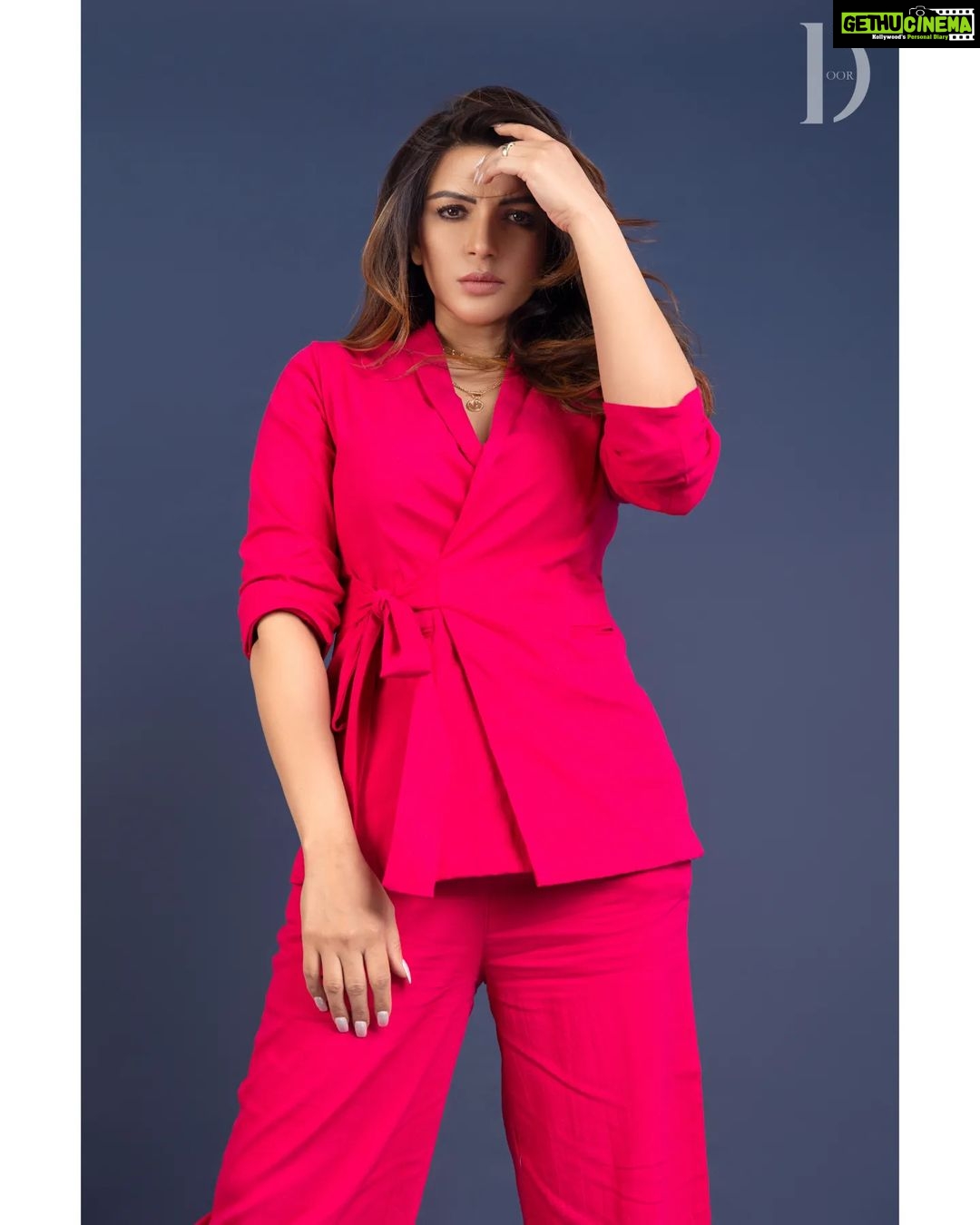 Shama Sikander Instagram - The Three Shades of @shamasikander Photographer and Creative Director @dhruv_vohraphotography Editor at Large and Fashion Director @jennet_david_william Makeup and Hair @bhavikasanghvi_makeup Stylist @stilusbyswati Assistant photographer @b.runphotography Artist Management - @shimmerentertainment Location @blackframesstudios Outfit @bindi_india Jewellery @blingthingstore Bag @emmerastore Footwear @hypeshoes.in #thedoormagazine #shamasikander #actress #celebrity #explorepage #covershoot #digitalart #digitalcover Mumbai, Maharashtra
