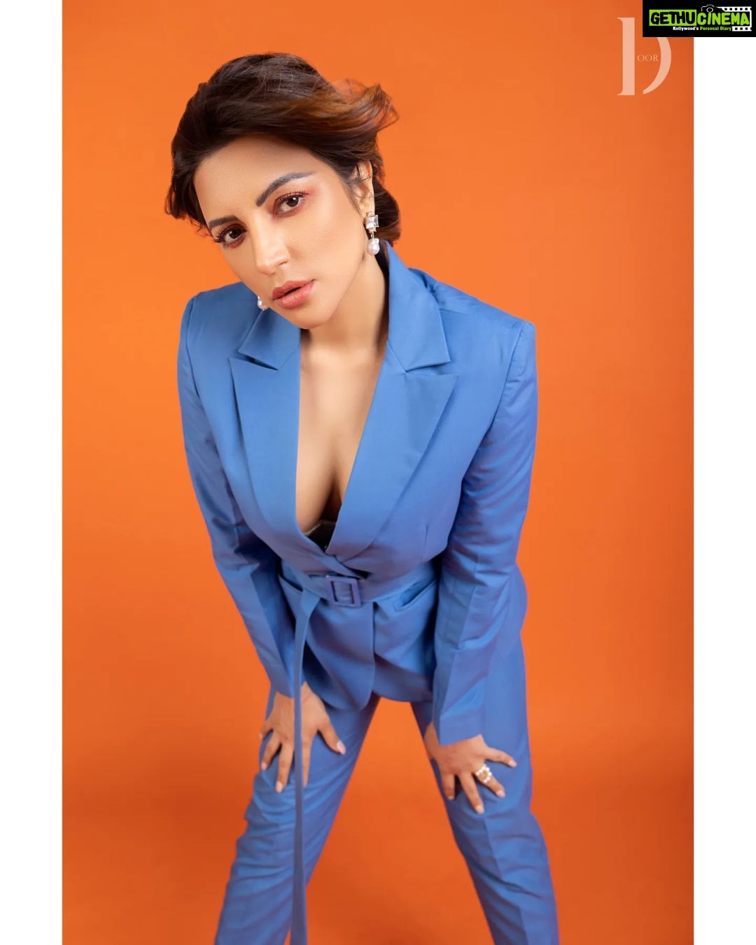 Shama Sikander Instagram - The Three Shades of @shamasikander Magazine @thedoormagazine Photographer and Creative Director @dhruv_vohraphotography Editor at Large and Fashion Director @jennet_david_william Makeup and Hair @bhavikasanghvi_makeup Stylist @stilusbyswati Assistant photographer @b.runphotography Artist Management - @shimmerentertainment Location @blackframesstudios Outfit @shop.dlanxa Jewellery @blingthingstore Bag @emmerastore Footwear @hypeshoes.in #thedoormagazine #shamasikander #celebrity #blue #orange #colorful #actress #mumbai #digitalcover #doorfashionpage #shades #fashionphotography Mumbai, Maharashtra