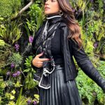 Shama Sikander Instagram - Hello London….🤩 . . . #london #stylefashion #fashionstyle #travelphotography #traveldairies #actorslife #shamasikander