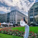 Shama Sikander Instagram - The sky is not the limit.. Paint those blues and make it yours 😉 #mondaymotivation . . #blueskies #love #goodtimes #shamasikander