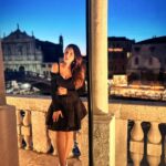 Shama Sikander Instagram - Tell me the name of this beautiful place I’ve taken these pictures at? Right Answer Will Get My Like ❤️ . . . #comment #like #stylefashion #travelphotography #travelwithme #happiestfriday #shamasikander