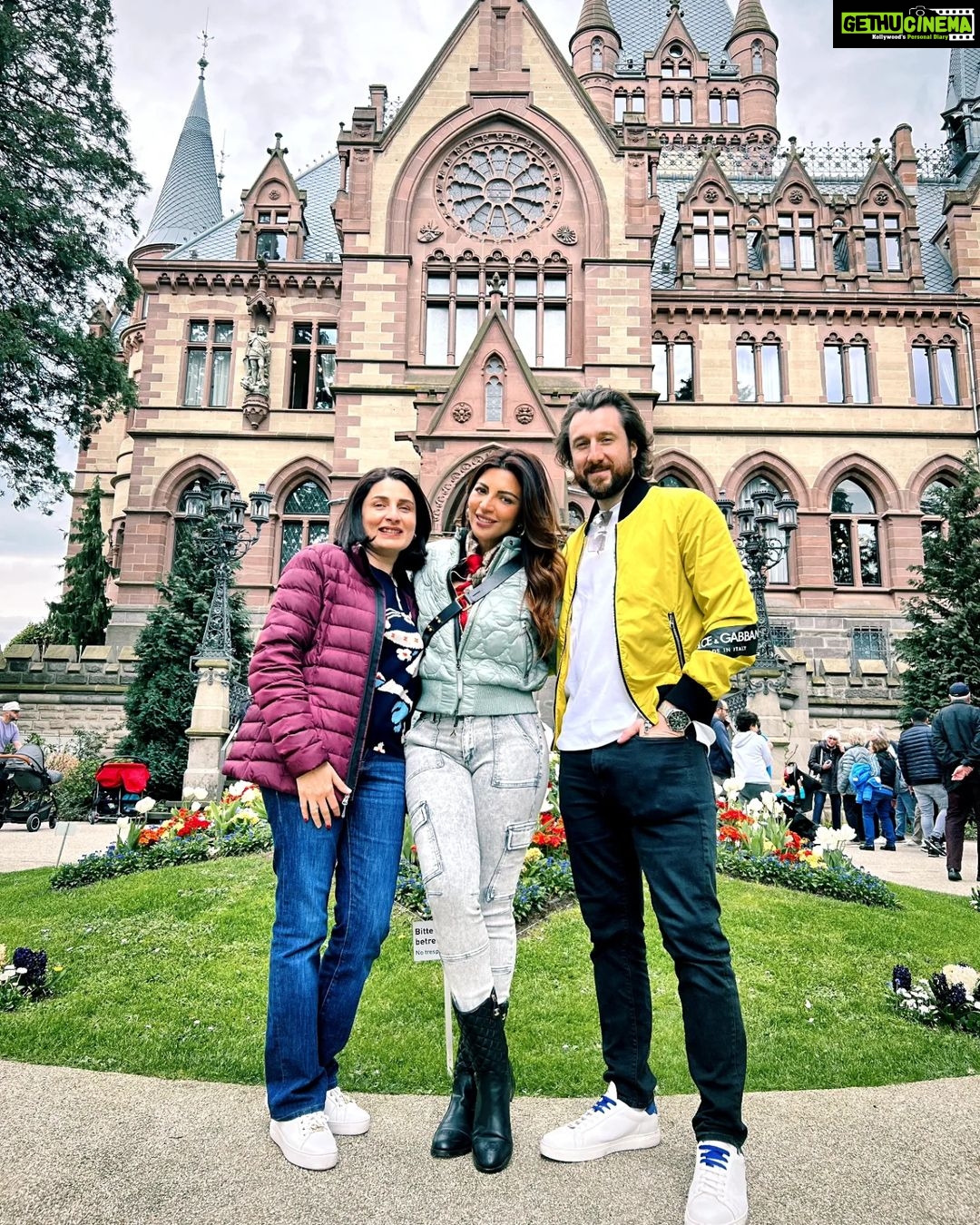 Shama Sikander Instagram - An amazing journey comes to an end and the new one begins bye bye #hamberg you have been amazing to me ,see you when i see you next….😎🇩🇪🤩♥️ . . . #byebye #Germany #love #pose #positivevibes #travelphotography #traveldairies #shamasikander Hamburg, Germany